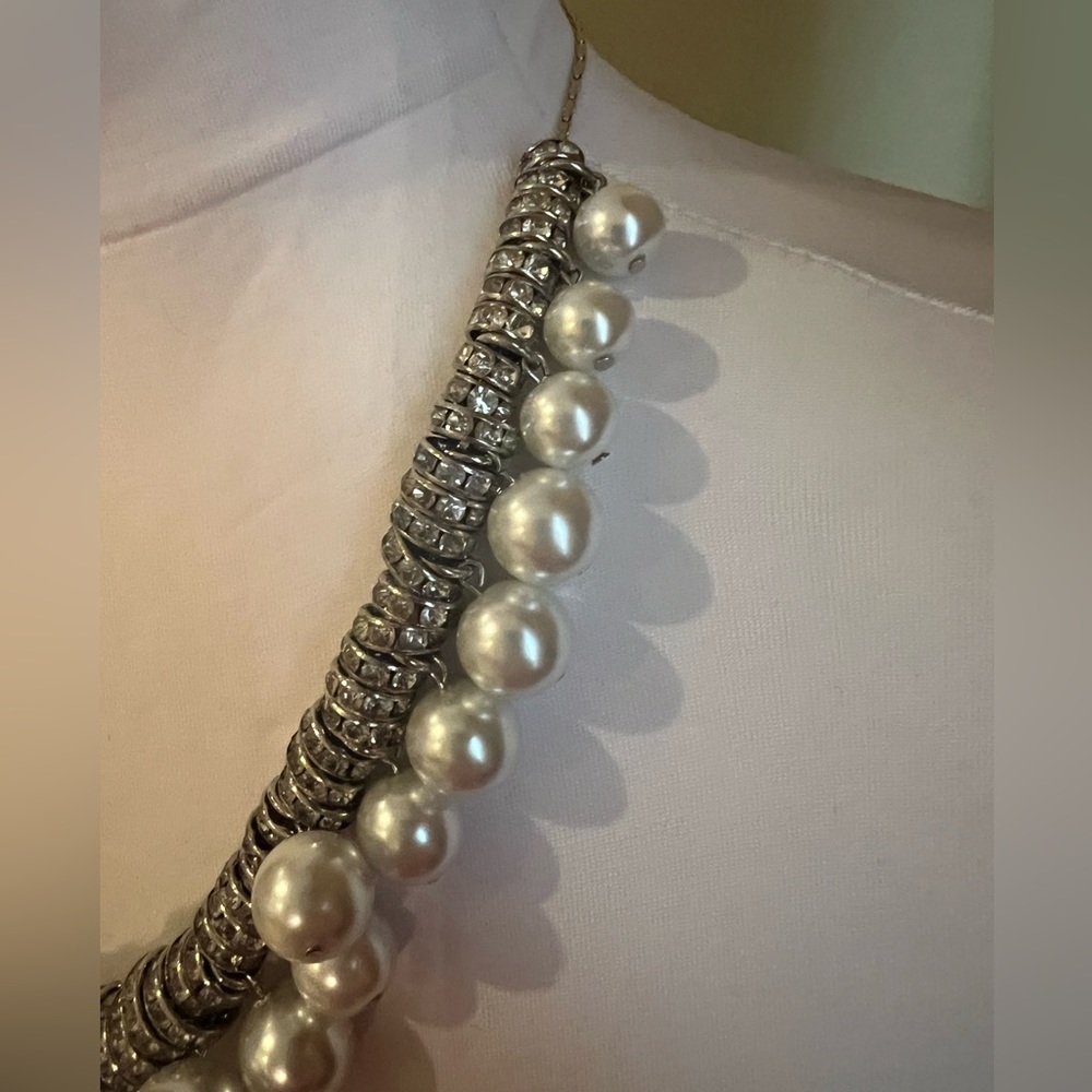 Cache’ statement pearls Necklace - Picture 3 of 9